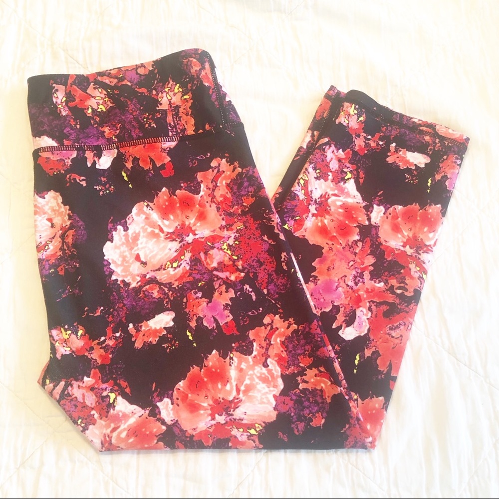 Fabletics | Floral Capri Leggings Size M